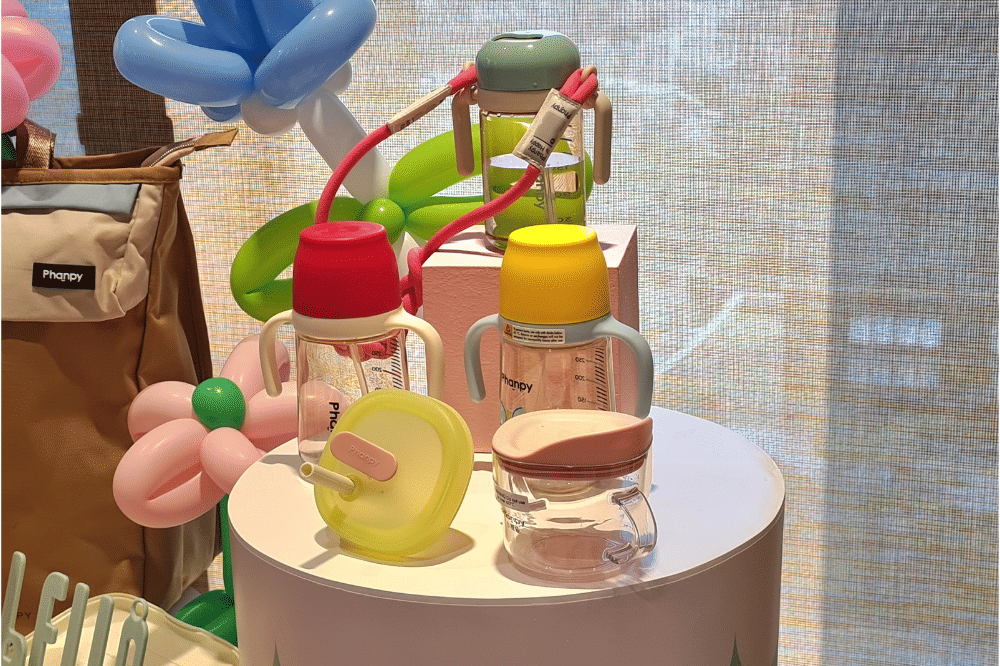 Kapan anak mulai belajar minum pakai cup?