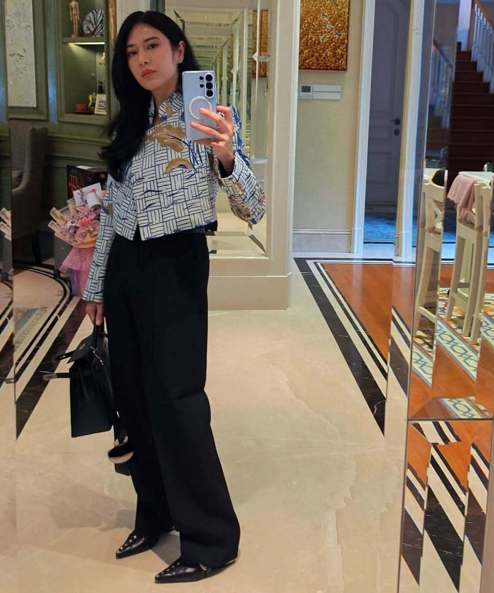 Inspirasi OOTD ala Dian Sastrowardoyo
