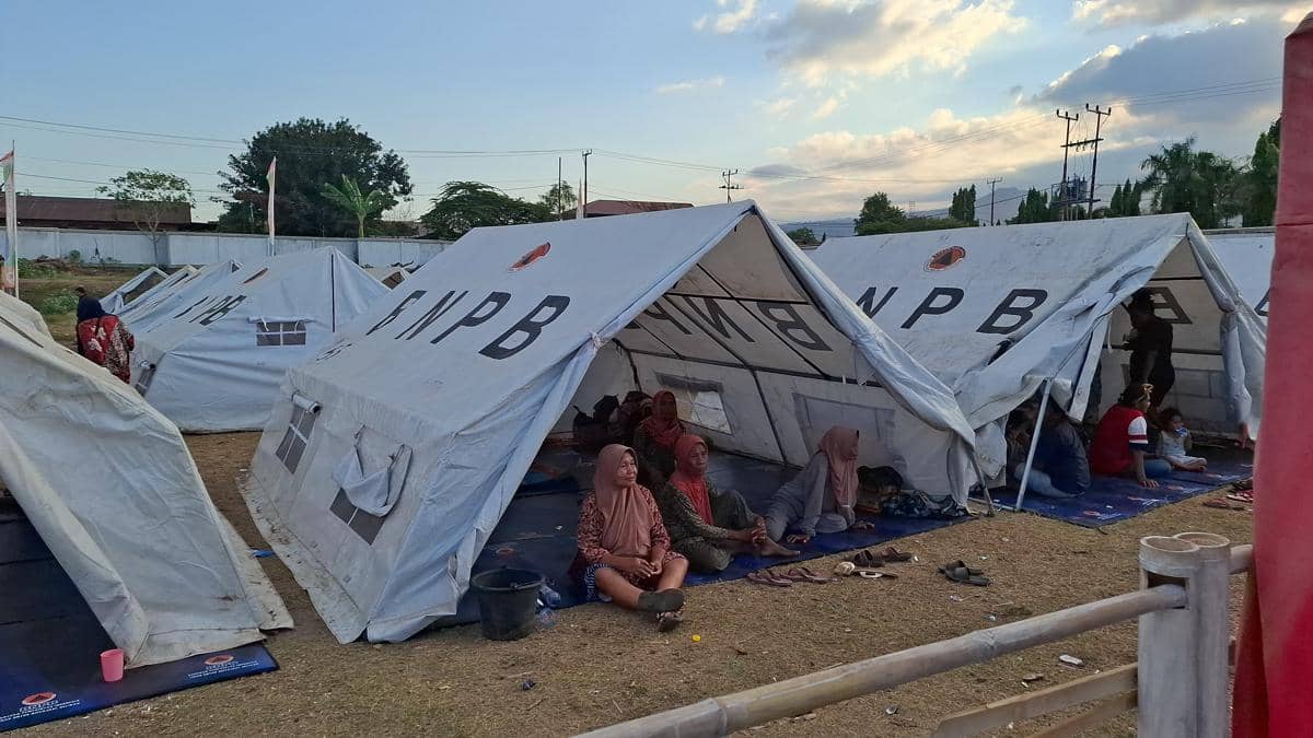 Korban gempa Flores di Sikka berdiam di tenda BNPB