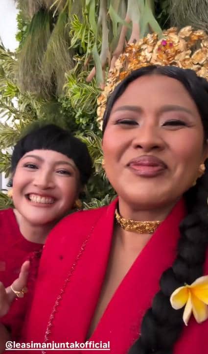 Dira Sugandi dan Lea Simanjuntak ikut bernyanyi