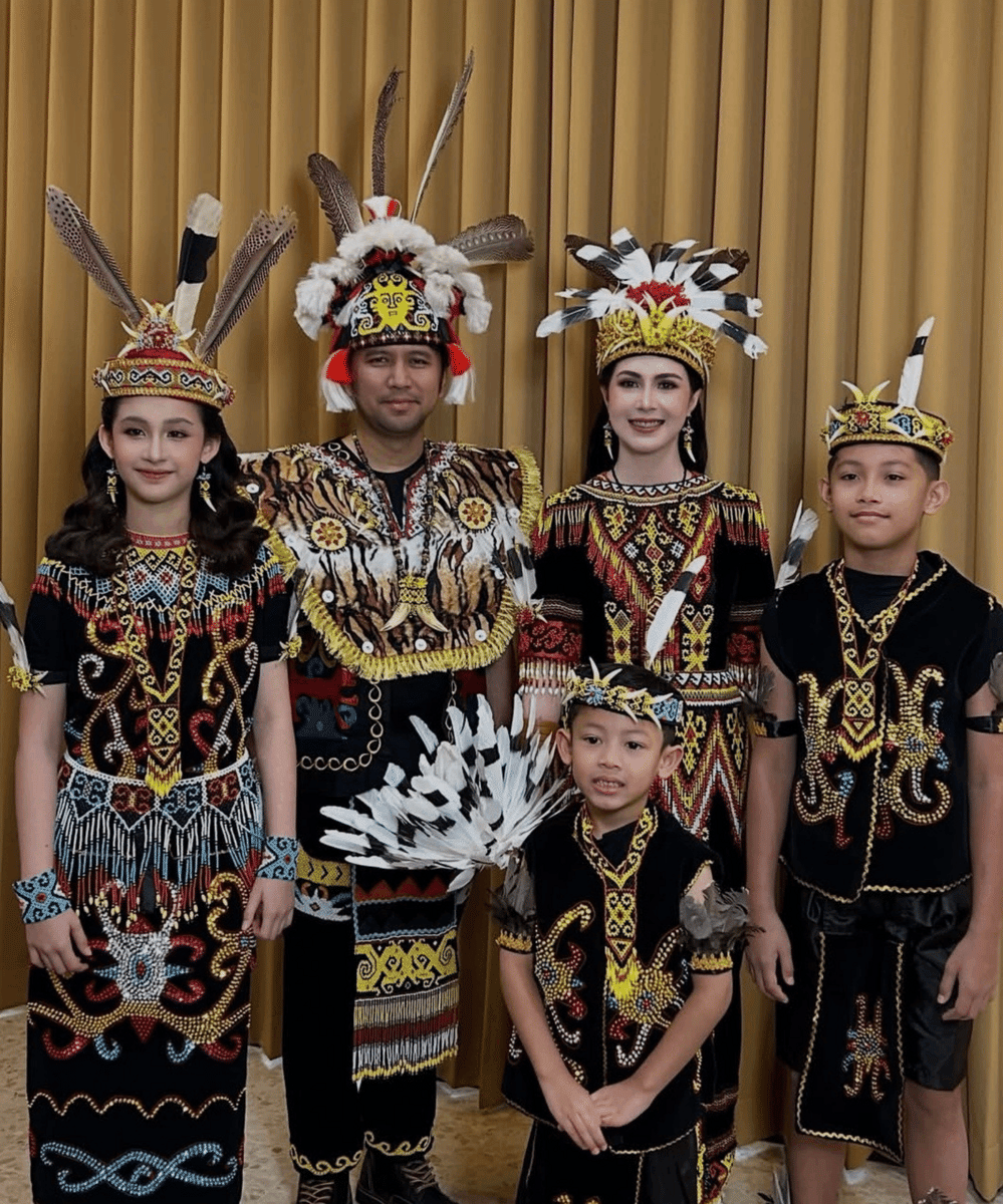 Gaya Arumi Bachsin Sekeluarga Peringati Hari Kemerdekaan (6)