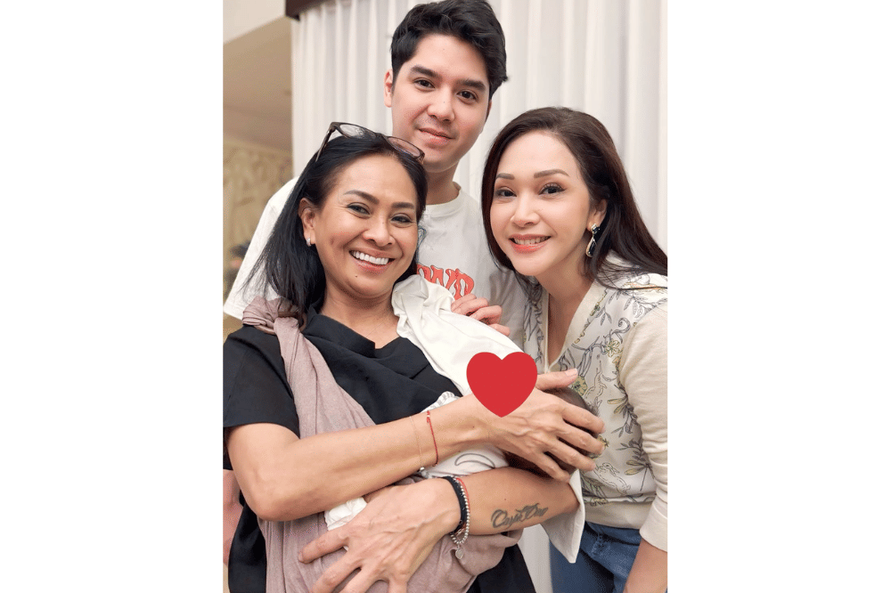Foto kedekatan Soleil dan mama Alyssa Daguise