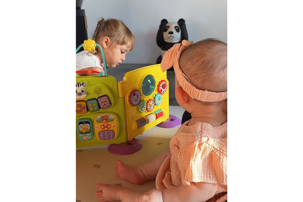 Foto keseruan Kaia dan Kamari playdate