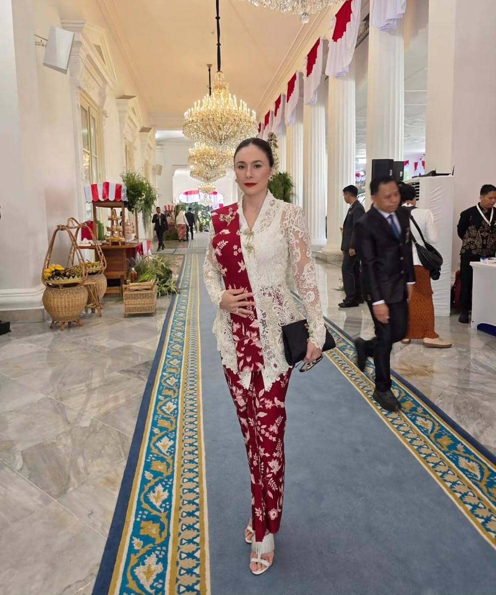 Gaya Artis dengan Baju Adat saat Upacara HUT RI-81 di Istana