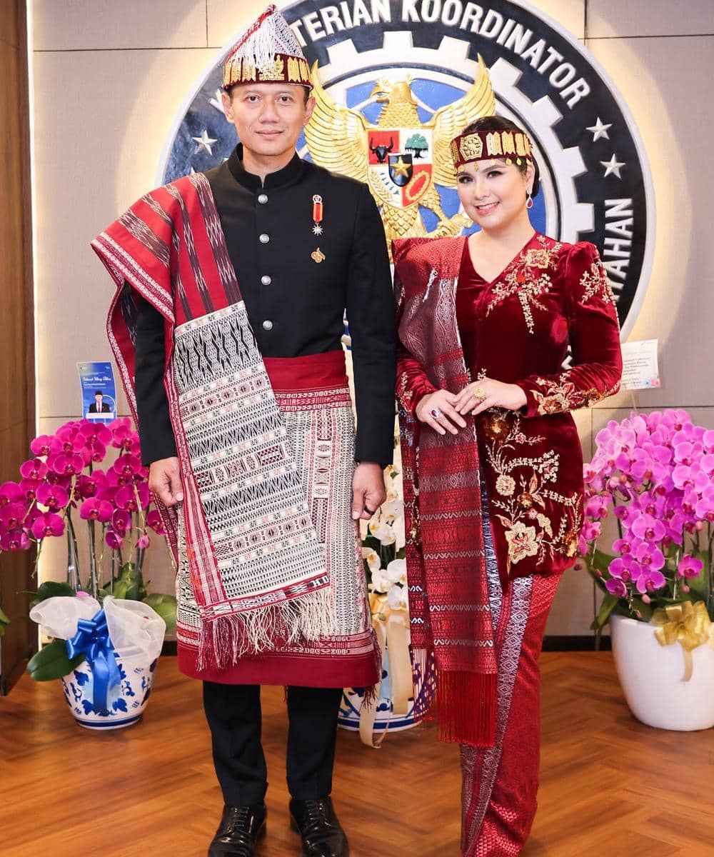 Gaya Artis dengan Baju Adat saat Upacara HUT RI-81 di Istana