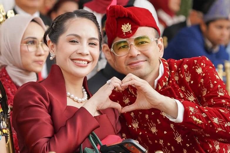 Gaya Artis dengan Baju Adat saat Upacara HUT RI-81 di Istana