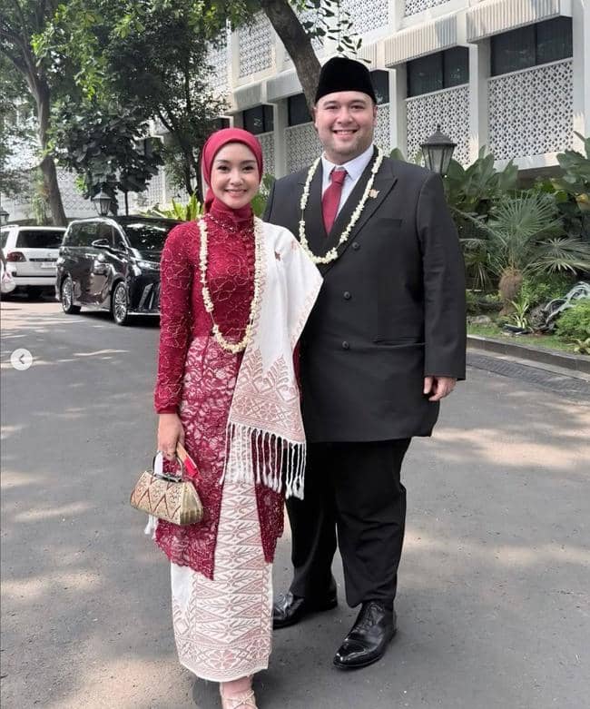 Gaya Artis dengan Baju Adat saat Upacara HUT RI-81 di Istana