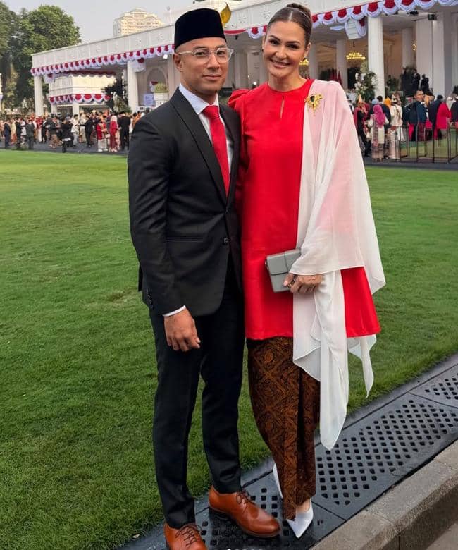 Gaya Artis dengan Baju Adat saat Upacara HUT RI-81 di Istana