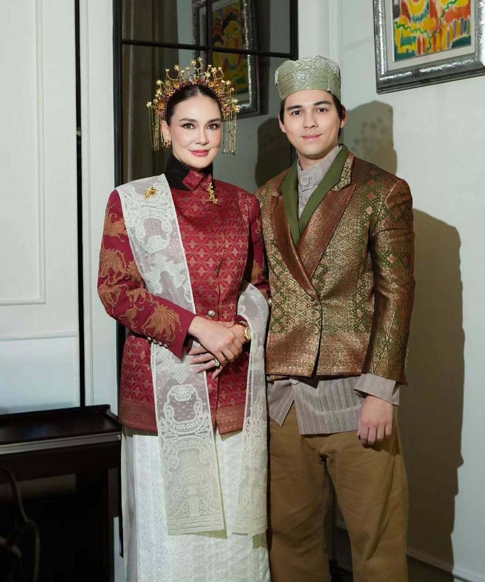 Gaya Artis dengan Baju Adat saat Upacara HUT RI-81 di Istana