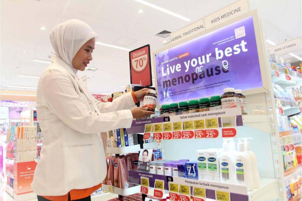 Ritel Kesehatan Ini Dukung Perempuan Indonesia Jalani Menopause dengan Lebih Tenang