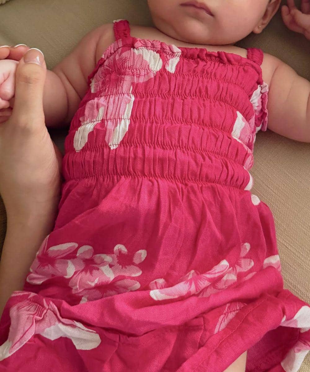 Baby Soleil tampil chic dalam balutan gaun pink
