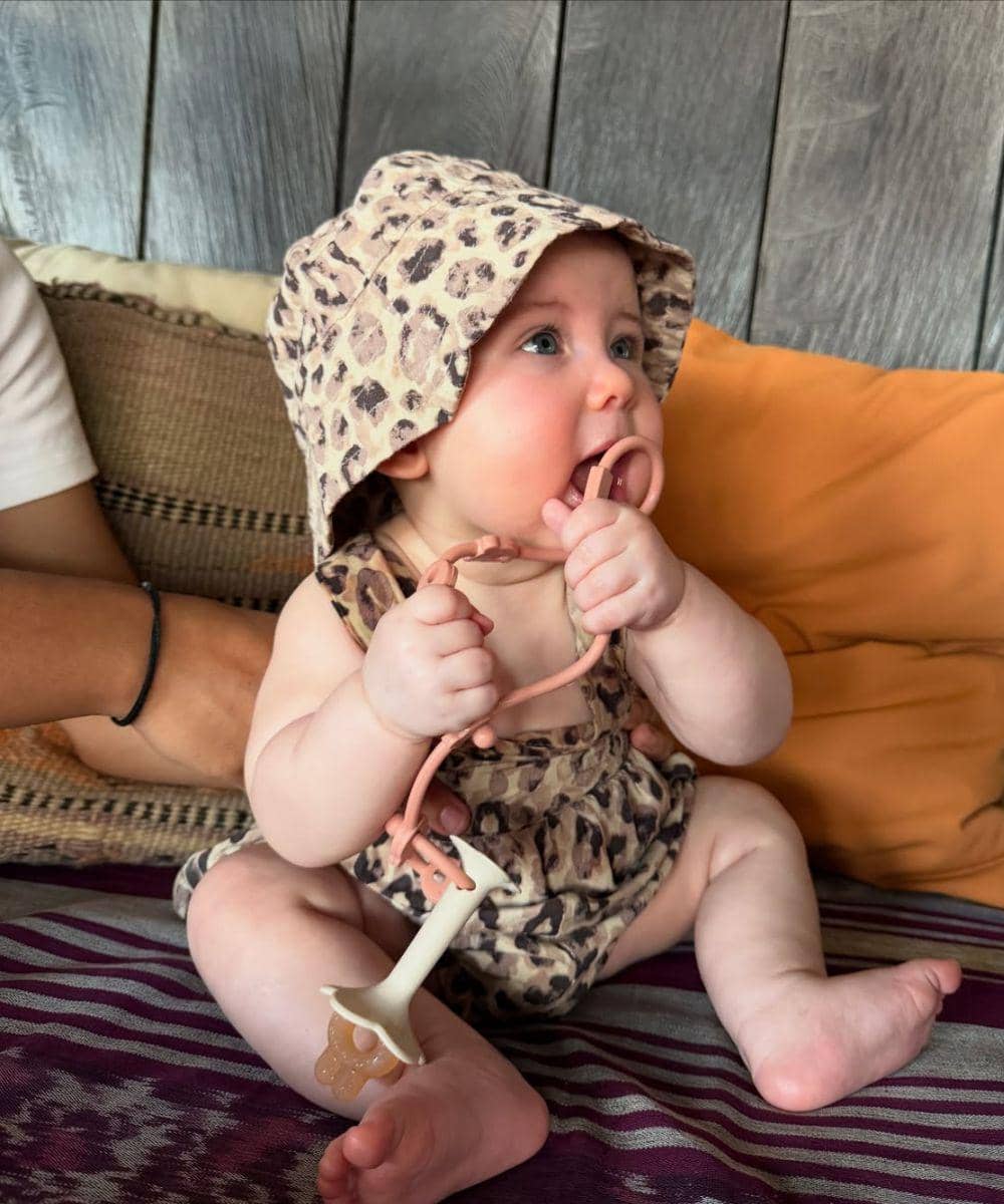 Teether jadi teman Kaia saat tumbuh gigi