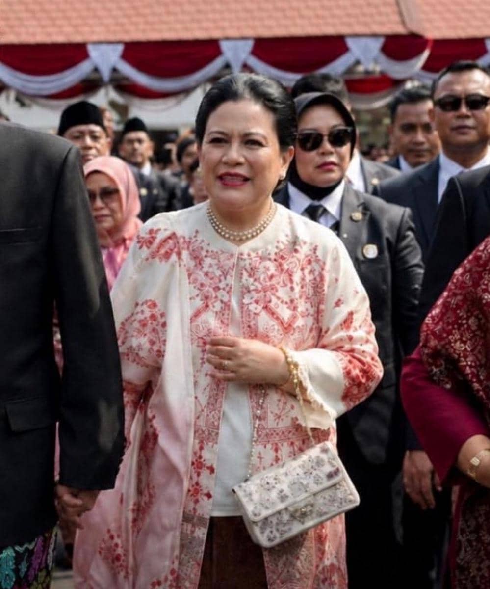 Brand tas mewah para artis yang hadiri upacara kemerdekaan (6)