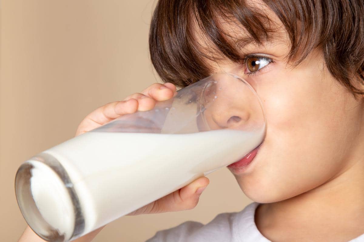 Tips anak minum susu tanpa drama terapkan aturan tanpa hadiah