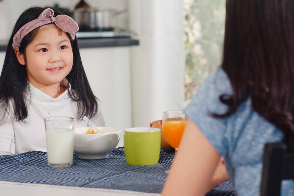 Tips anak minum susu tanpa drama dengan buat rutinitas yang konsisten