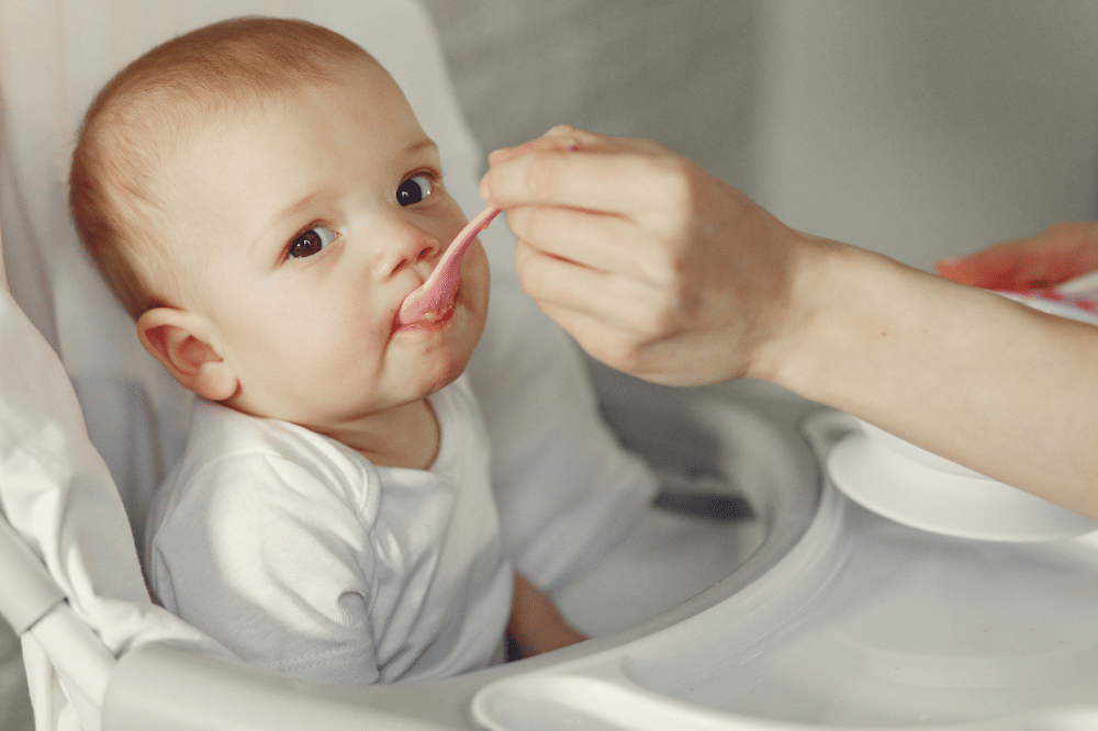 Risiko Jika Bayi 9 Bulan Makan Nasi Utuh