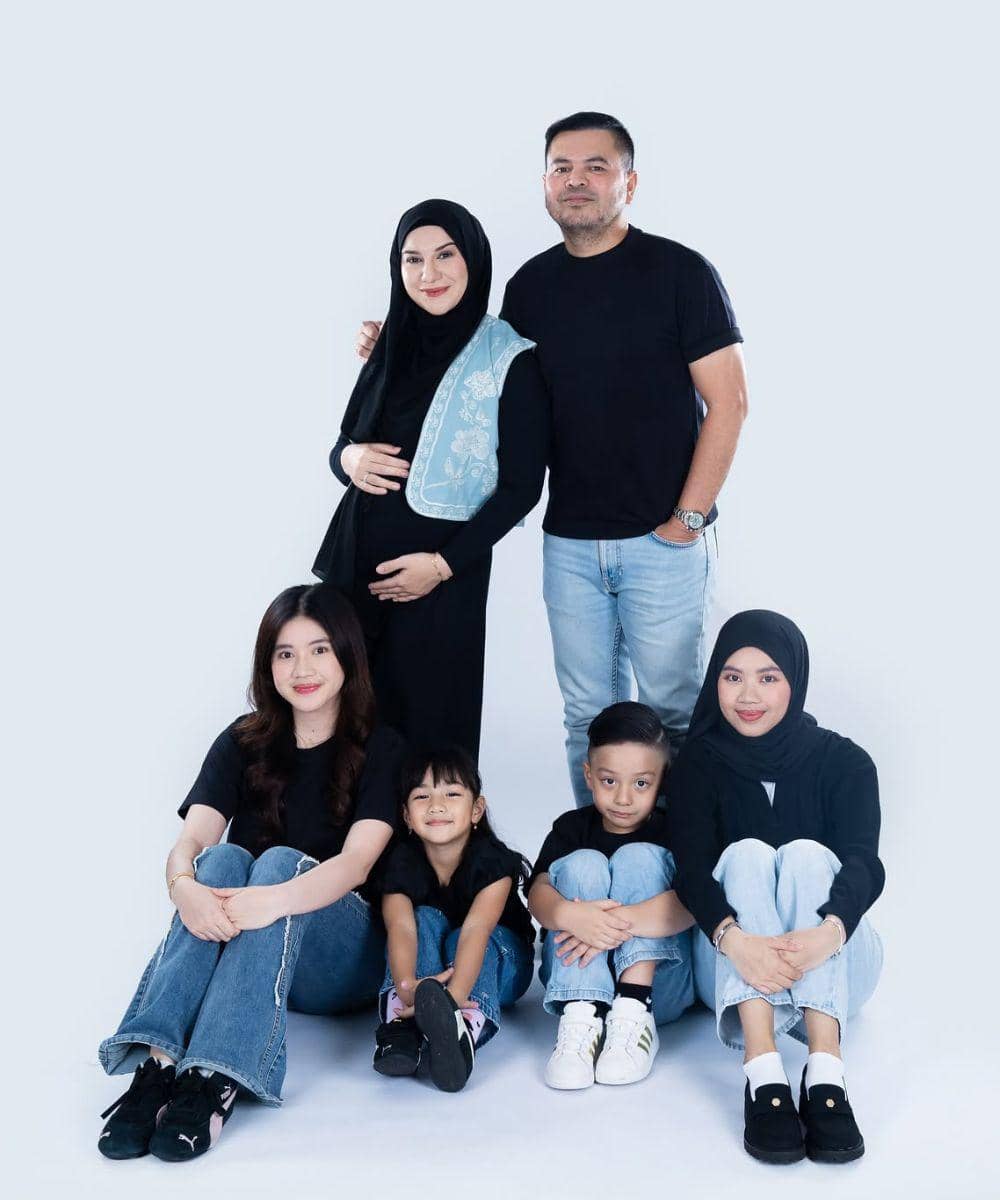 Irish Bella dan keluarga jalani sesi maternity shoot