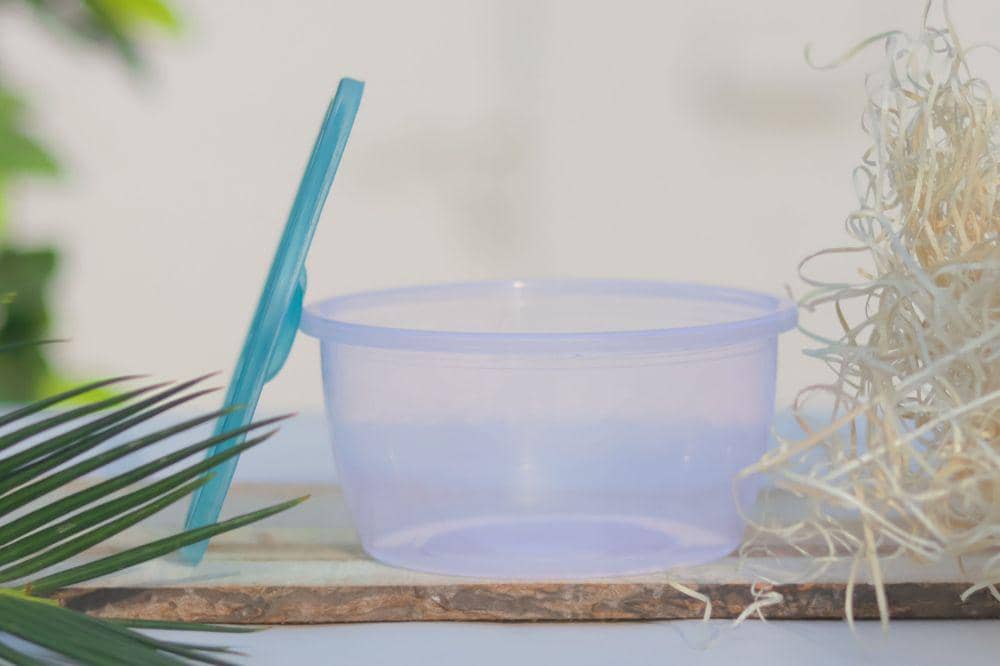 7 Cara Menghilangkan Noda Kuning di Wadah Plastik, Gosok dengan Lemon