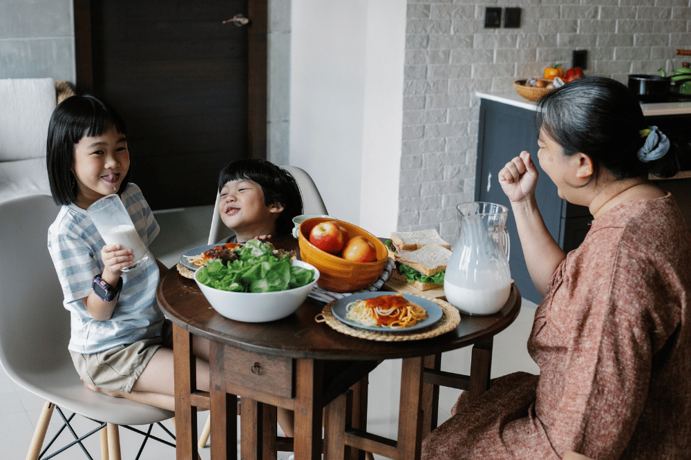 Anak minum susu