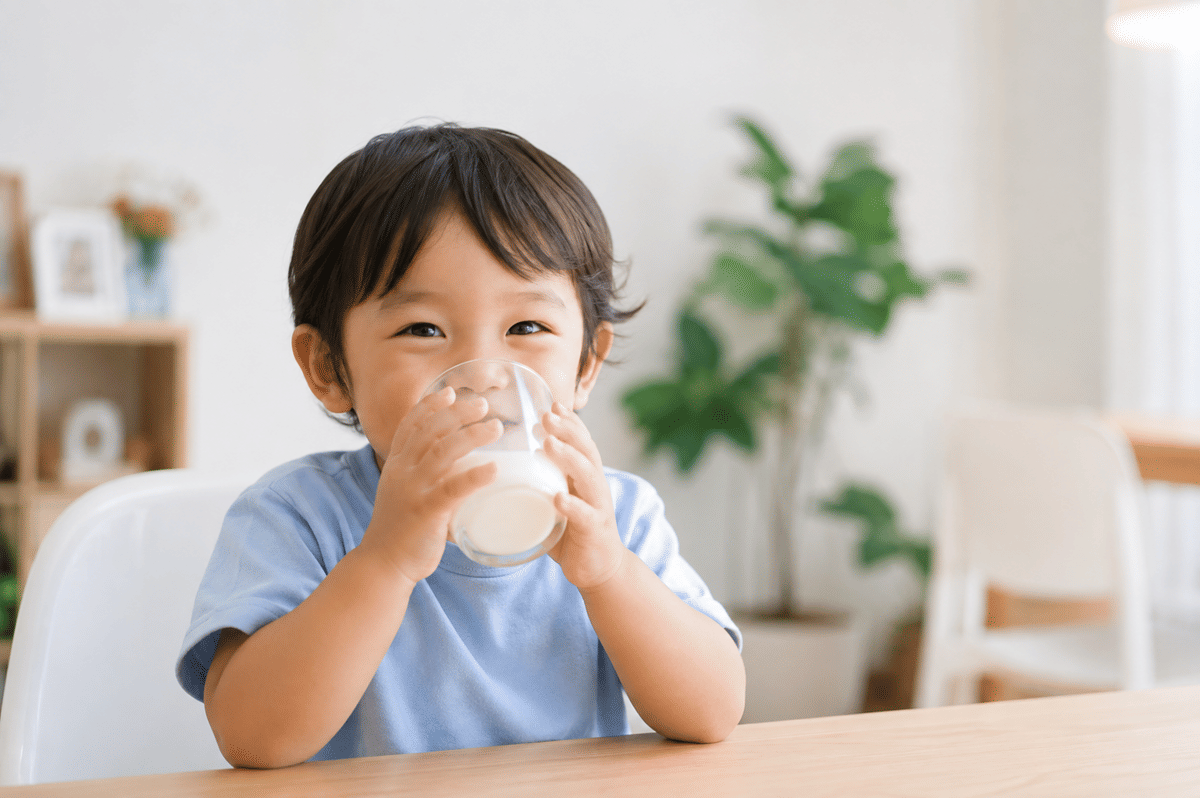 5 Cara agar Anak Mau Minum Susu Tanpa Dipaksa, Terapkan Ini di Rumah