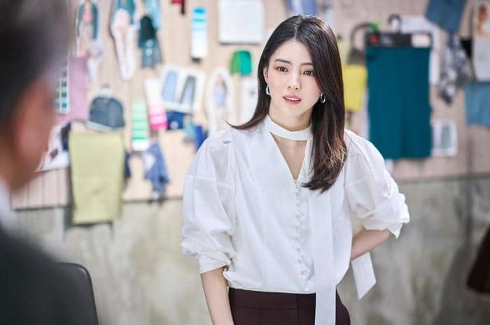 Gaya Fashion Han So Hee di Film The Intern 