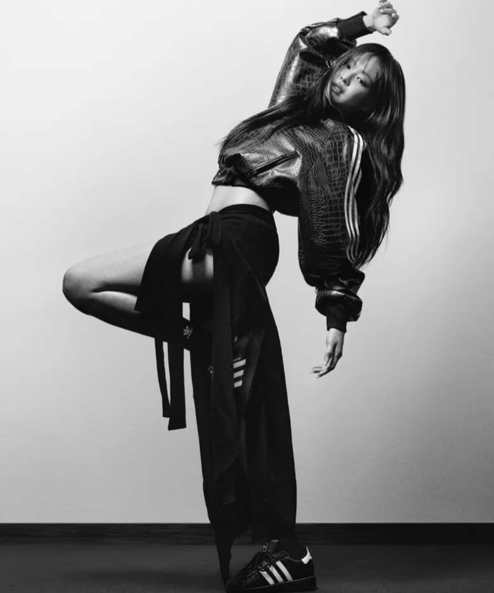 Transformasi Jennie dari muse menjadi perancang busana