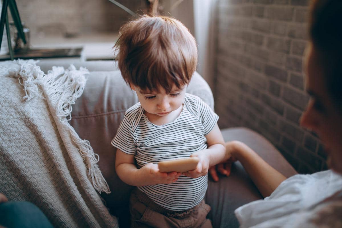 Bingung Atur Screen Time Anak? Terapkan 5 Cara dari Pakar!