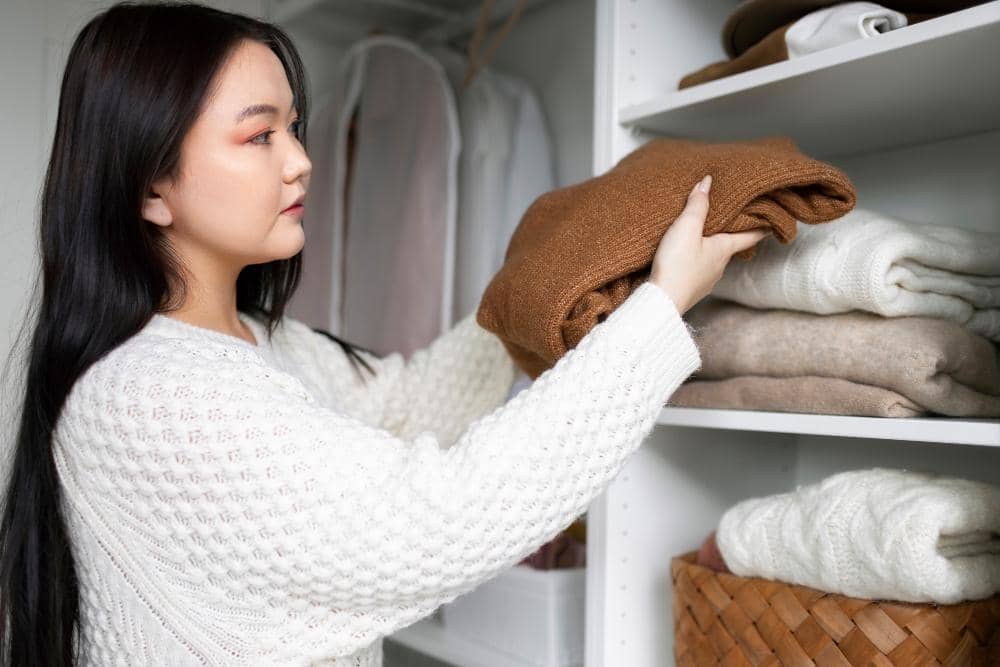7 Cara Downgrade Isi Lemari, Gaya Nggak Harus Pakai Merek Mahal