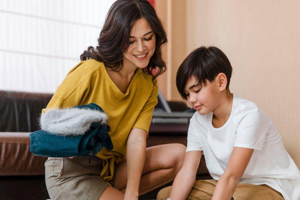 anak membantu mamanya