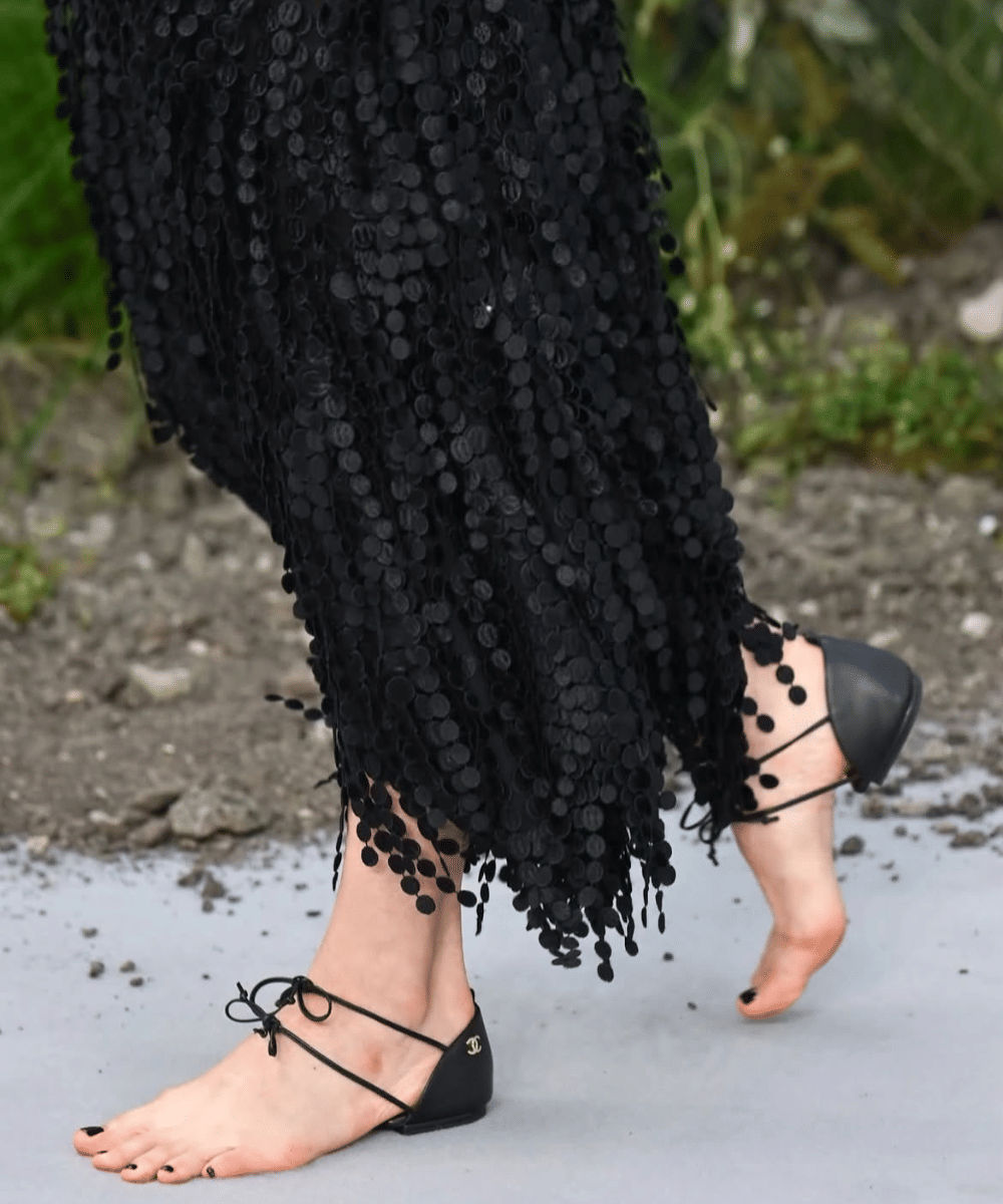 Membawa tren non-shoe dari panggung catwalk
