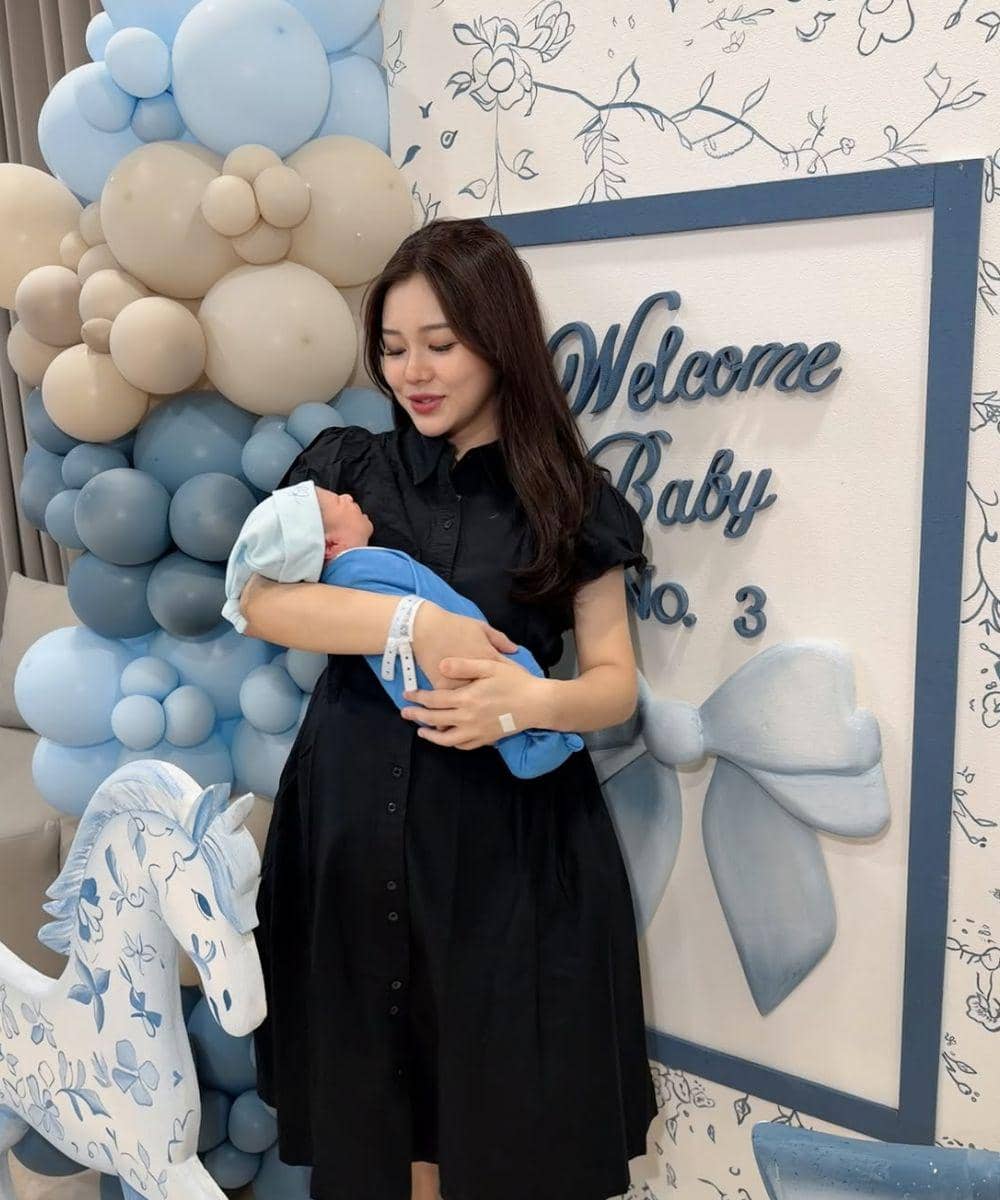 5 Momen Bahagia Nex Carlos dan Istri Dikaruniai Anak Ketiga (2).jpg