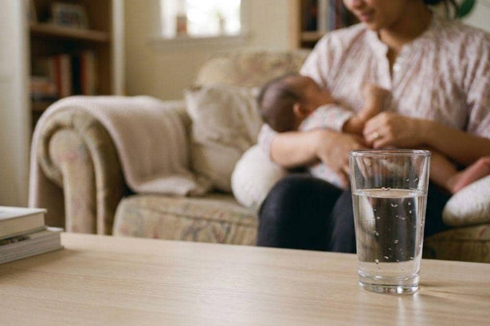 Mengapa Bayi Tidak Boleh Diberikan Minum Air