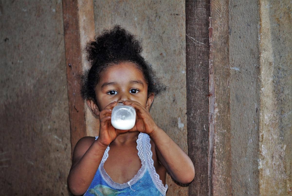 5 Langkah Transisi Susu Sapi untuk Anak 1-3 Tahun