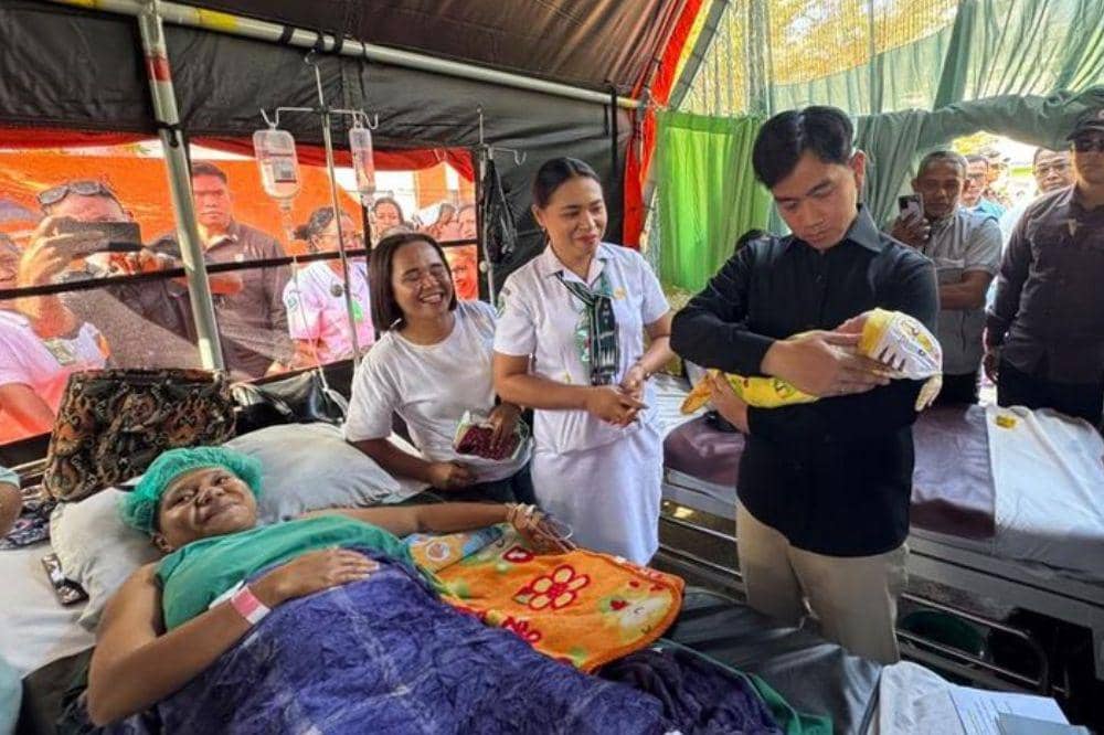 Wapres Gibran Temui Ibu Melahirkan, Korban Gempa NTT 