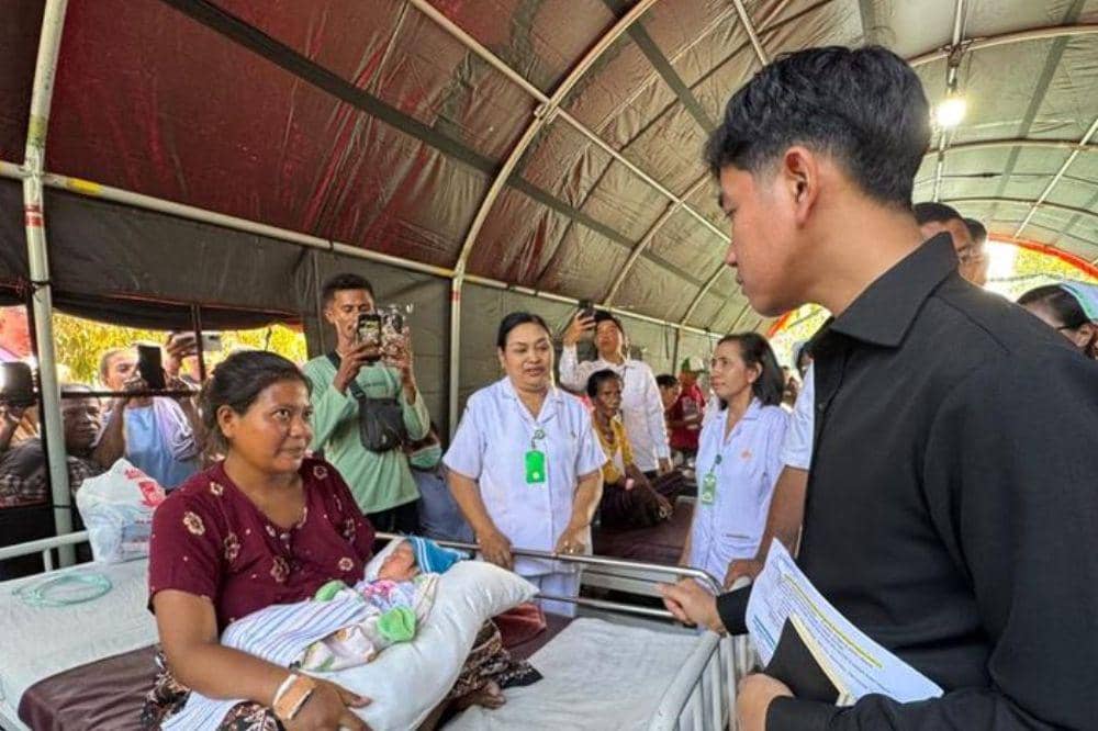 Wapres Gibran Temui Ibu Melahirkan, Korban Gempa NTT di Pengungsian