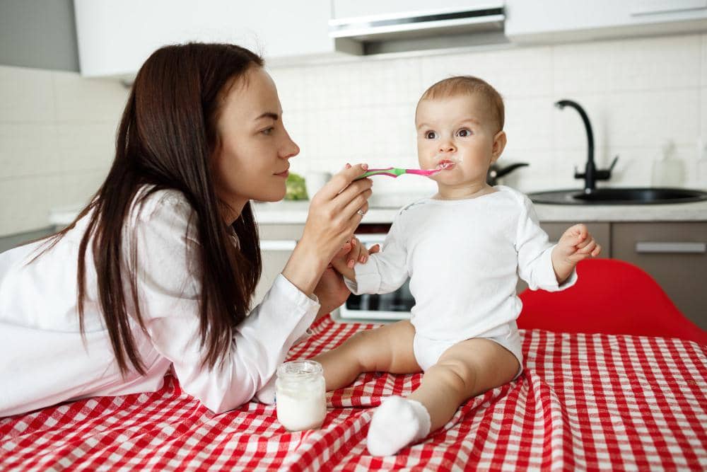 7 Tips Memilih Yoghurt untuk MPASI Bayi Usia 7–12 Bulan
