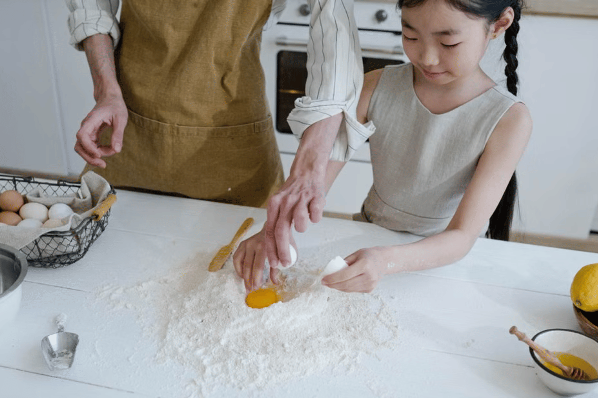 Memasak mengajarkan anak untuk lebih peka dengan rasa makanan
