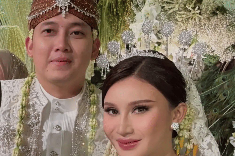 Rizky Irmansyah menikahi Chika Yenalovy
