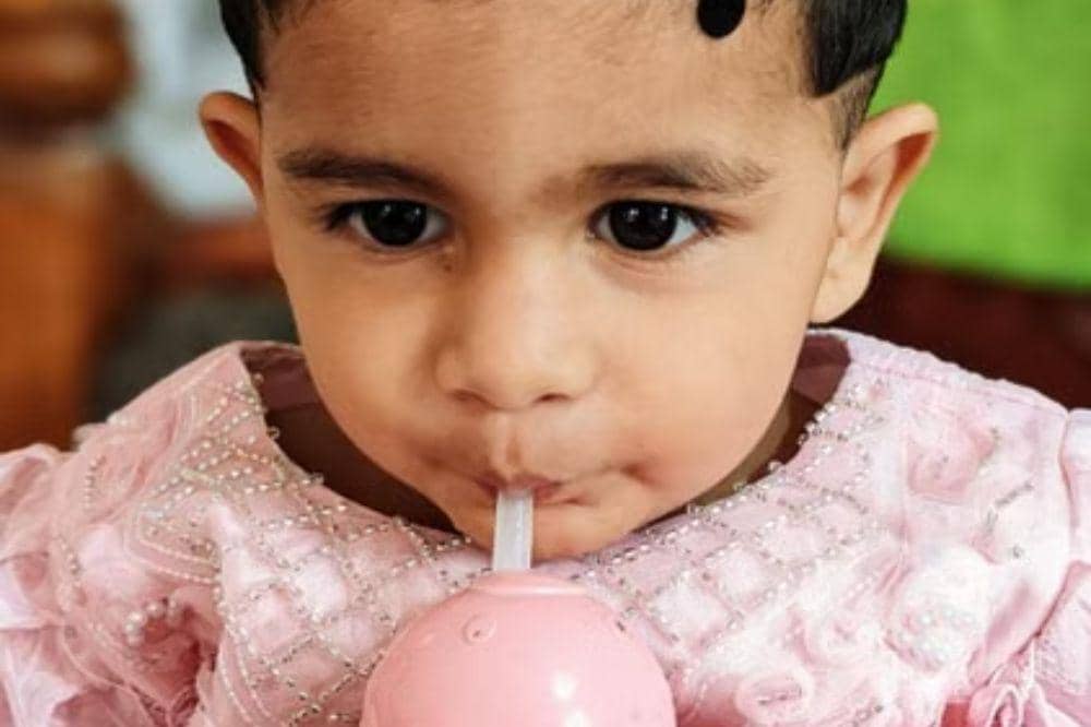 Cara Aman Memberikan Air Putih kepada Bayi