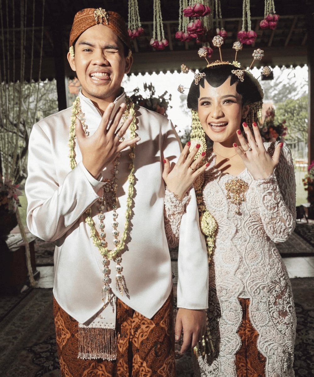 Audinna tampil menawan dengan adat Jawa (4)