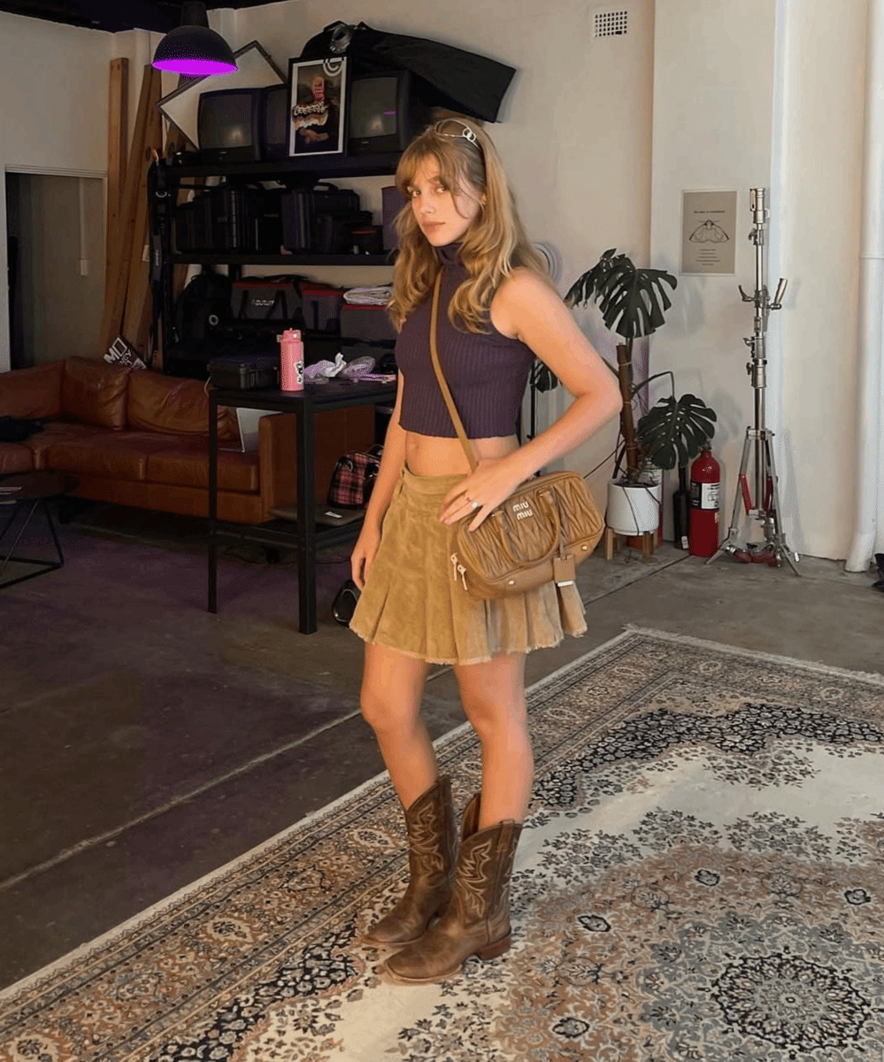 Intip outfit elegan Teagan Croft (4)