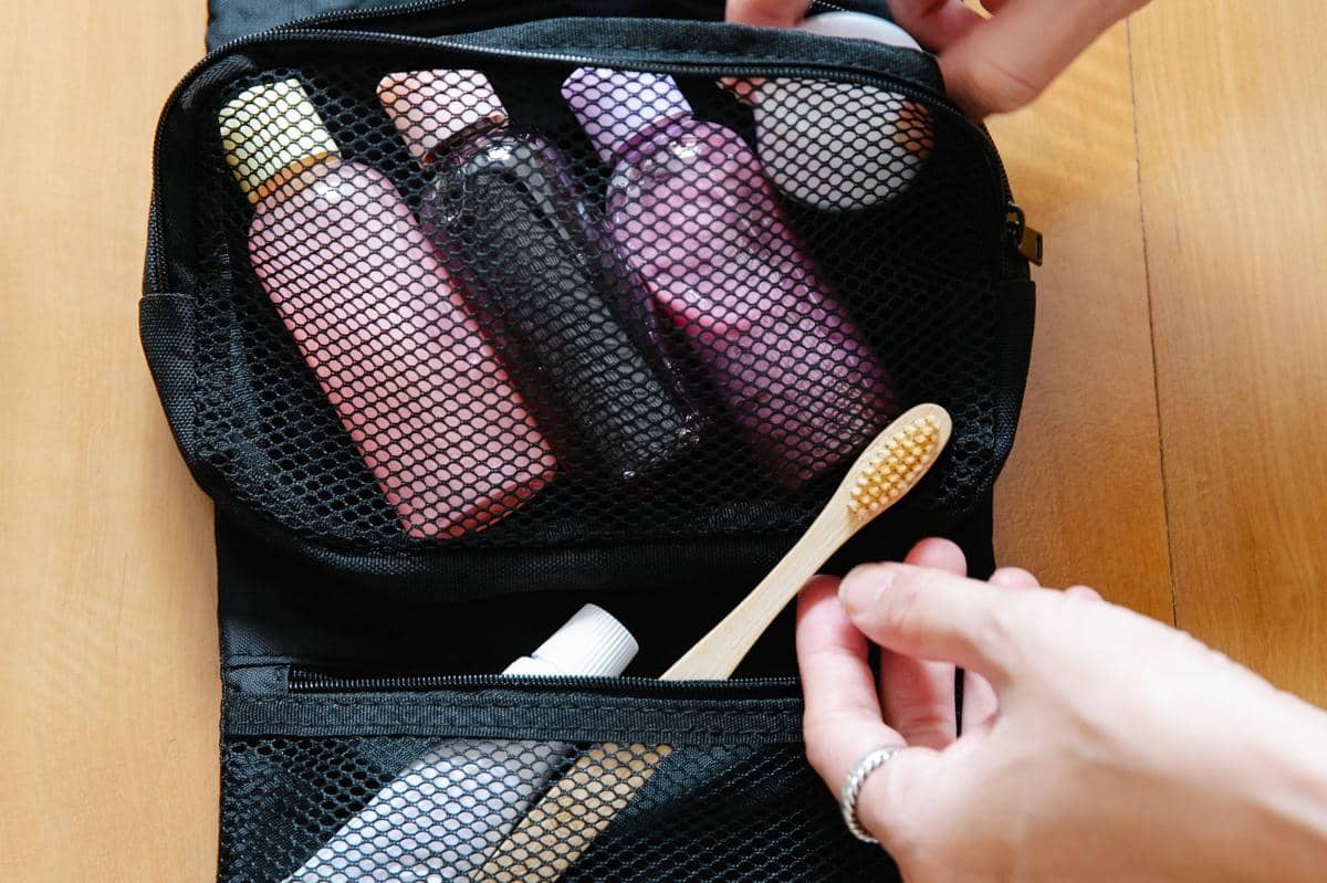 Tips remaja tetap nyaman meski banyak aktivitas bekali pouch hygiene kit