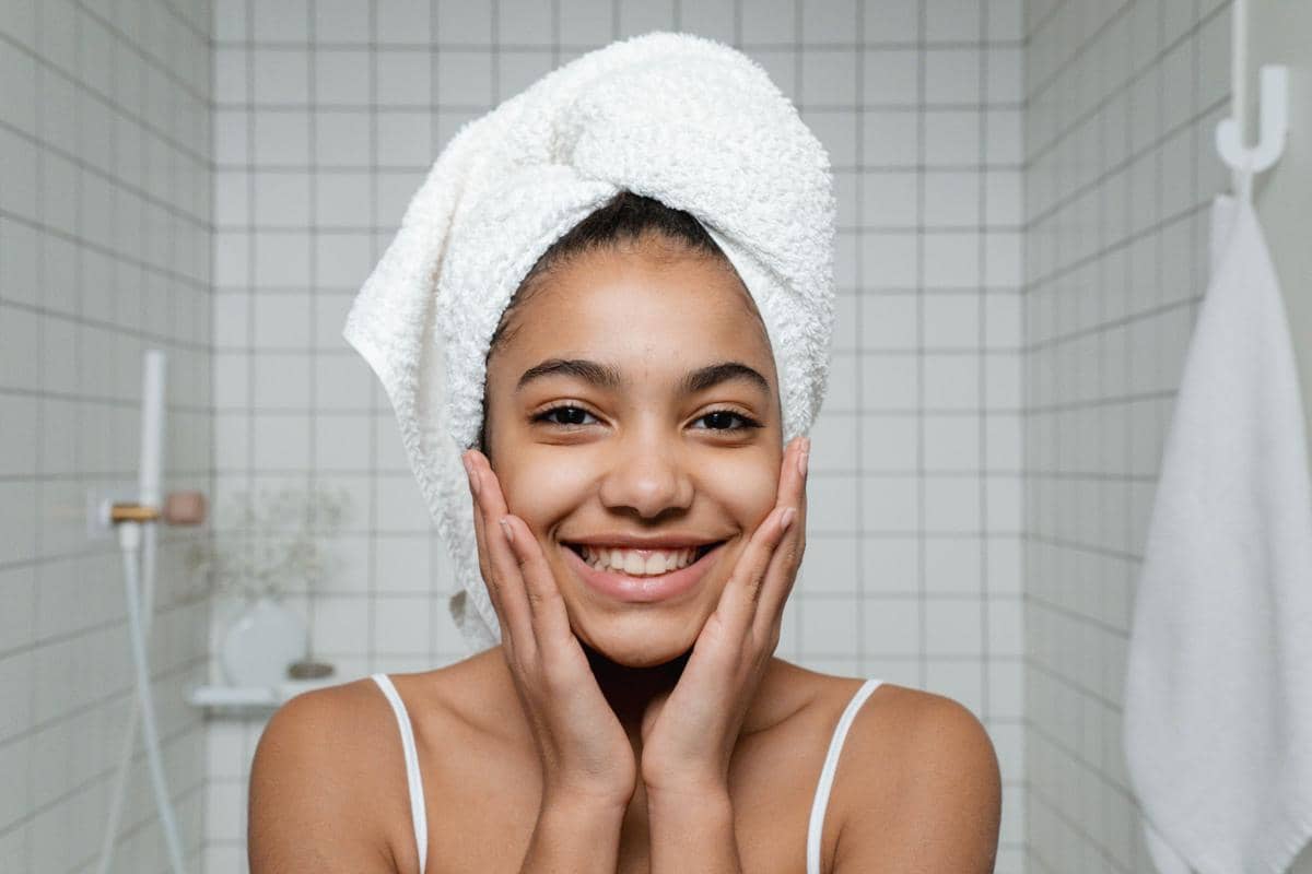 Tips remaja tetap nyaman meski banyak aktivitas segarkan tubuh dengan mandi sebelum tidur