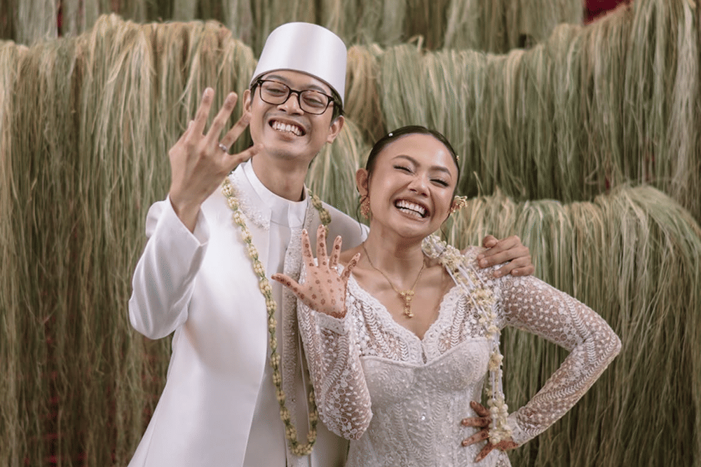 Terharu melihat sang sahabat akhirnya menikah