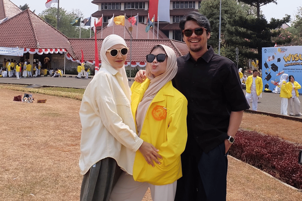 Anaknya Masuk Kuliah, Ratu Anandita Sebut Tak Siap Melepas Pergi