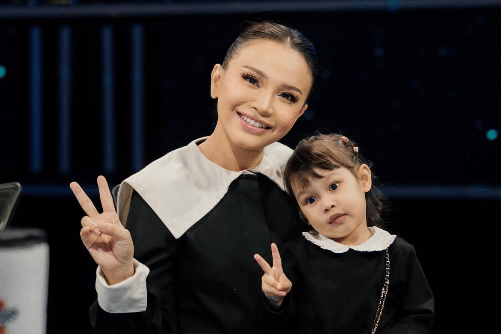 6 Potret Rossa dan Raina Mikayla, Tampil Kompak dan Penuh Kehangatan