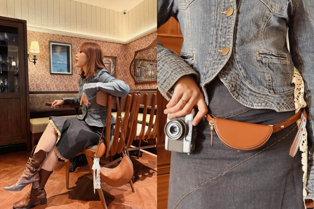 Jaket denim dan rok A-line dengan sepatu boots cokelat
