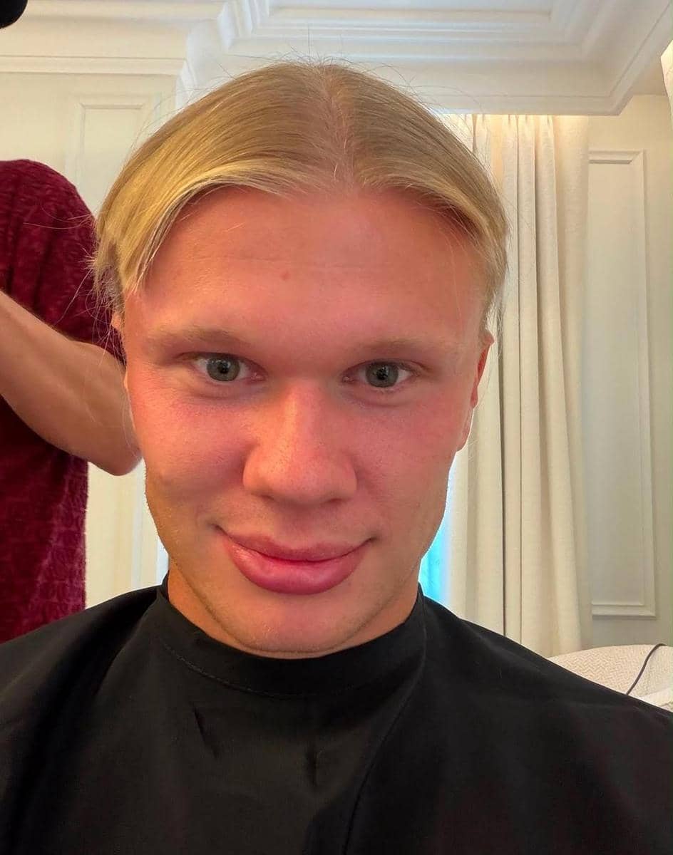 Belah tengah dengan rambut baru