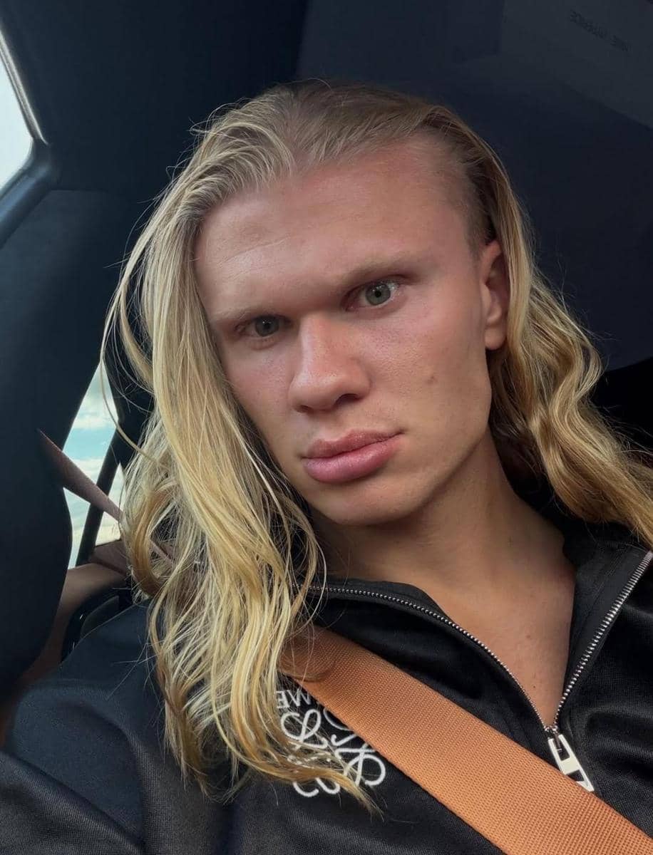 Hadir dengan rambut panjangnya