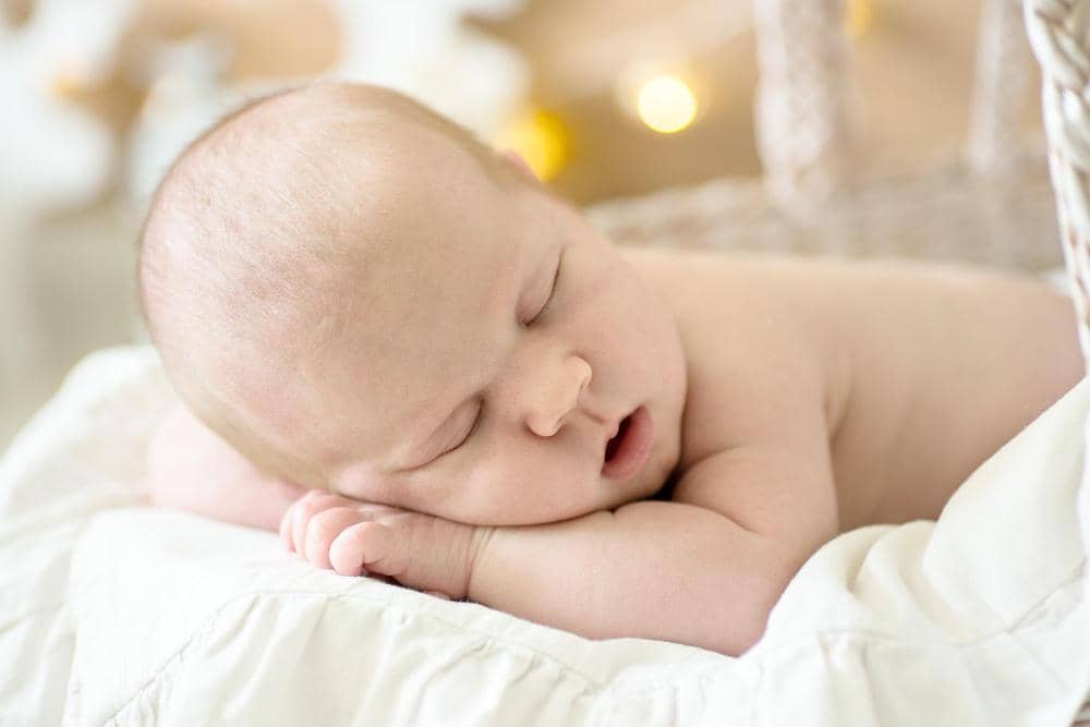 Kenapa bayi suka tidur nungging?